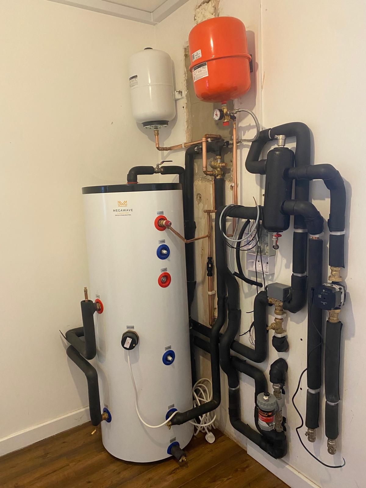 Megawave cylinder with pipework