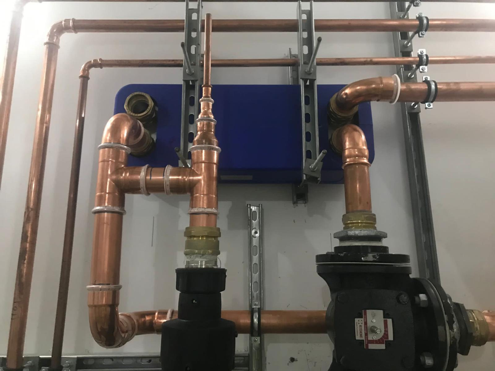 Copper pipework with low loss header and ESBE valve